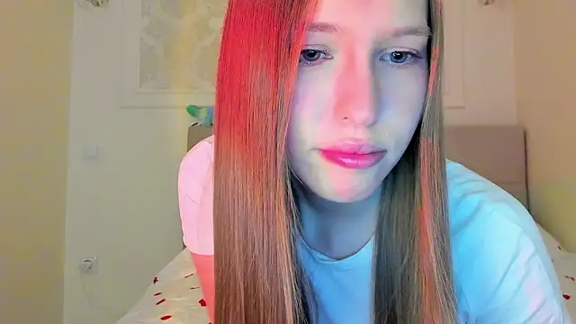 Alllura online show from February 4, 2026, 10:05 pm