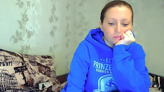 Snapshot of CrystallAngel chatting on February 8, 2026, 4:48 pm CrystallAngel online show from February 8, 2026, 4:48 pm