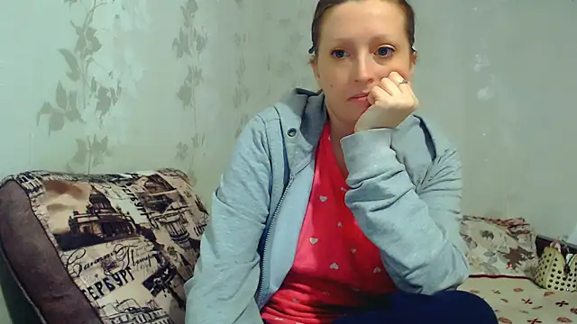 Snapshot of CrystallAngel chatting on February 13, 2026, 5:02 pm CrystallAngel online show from February 13, 2026, 5:02 pm