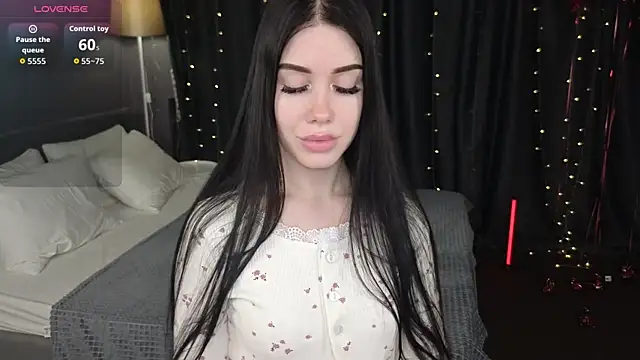 Snapshot of Chloe___Davis chatting on March 1, 2026, 12:10 am Chloe Davis online show from March 1, 2026, 12:10 am