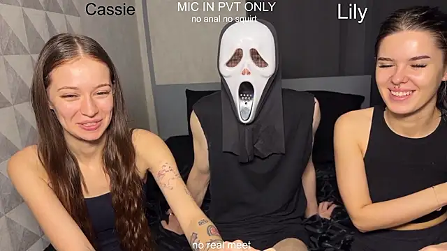 Snapshot of girls_secrets chatting on February 17, 2026, 11:29 am girls secrets online show from February 17, 2026, 11:29 am