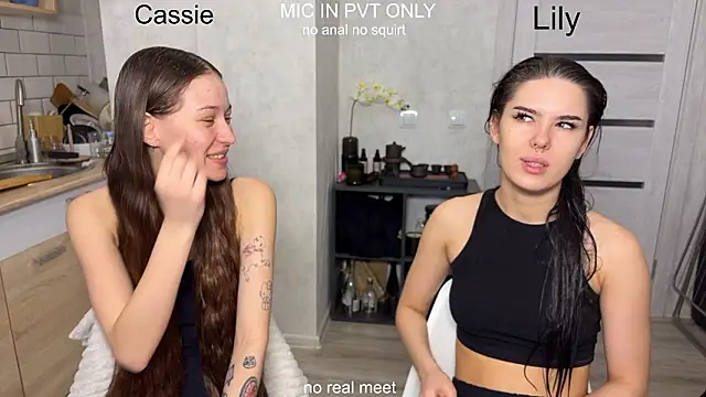 Snapshot of girls_secrets chatting on February 2, 2026, 9:52 am girls secrets online show from February 2, 2026, 9:52 am