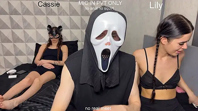 Snapshot of girls_secrets chatting on February 18, 2026, 11:06 am girls secrets online show from February 18, 2026, 11:06 am