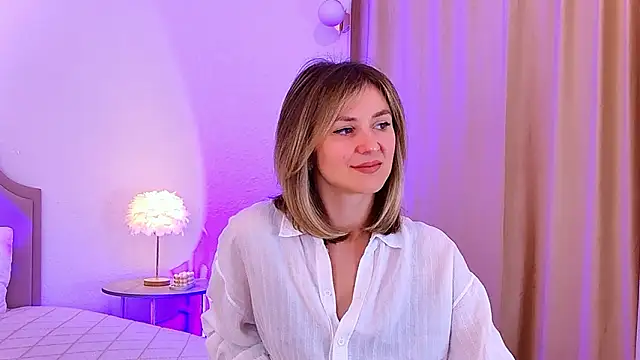 Snapshot of EmeraldGlow chatting on February 8, 2026, 2:59 pm EmeraldGlow online show from February 8, 2026, 2:59 pm