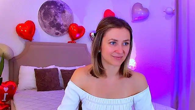 Snapshot of EmeraldGlow chatting on February 13, 2026, 2:39 pm EmeraldGlow online show from February 13, 2026, 2:39 pm