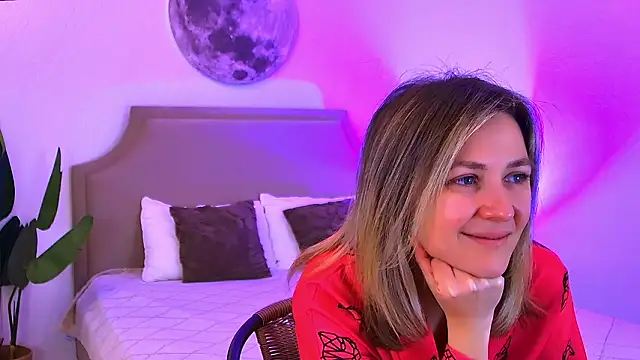 Snapshot of EmeraldGlow chatting on February 21, 2026, 2:41 pm EmeraldGlow online show from February 21, 2026, 2:41 pm