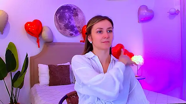 Snapshot of EmeraldGlow chatting on February 15, 2026, 2:49 pm EmeraldGlow online show from February 15, 2026, 2:49 pm