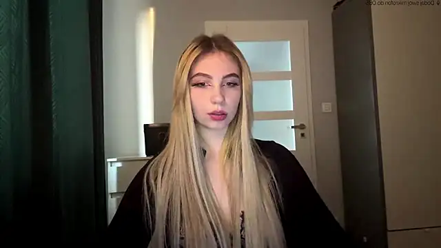 TeenLily online show from May 18, 2026, 6:23 pm