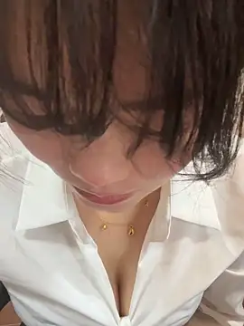 Molly-xiao online show from February 4, 2026, 1:22 am