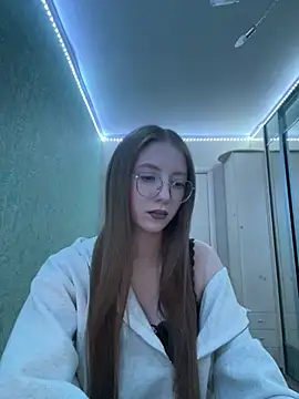 Snapshot of Eseniya_ chatting on February 12, 2026, 11:43 am Eseniya online show from February 12, 2026, 11:43 am