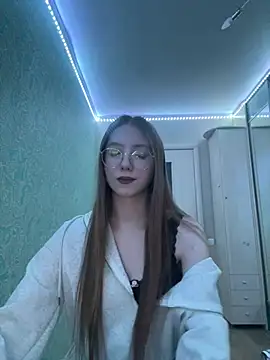 Snapshot of Eseniya_ chatting on February 9, 2026, 2:04 pm Eseniya online show from February 9, 2026, 2:04 pm