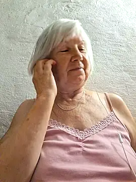 KlaudiaDarling online show from July 24, 2026, 7:32 pm