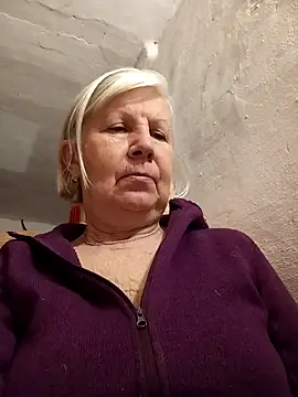 Snapshot of KlaudiaDarling chatting on February 18, 2026, 3:41 pm KlaudiaDarling online show from February 18, 2026, 3:41 pm