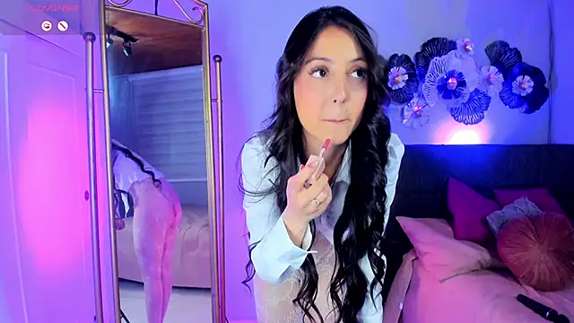 luna celeeste  online show from April 5, 2026, 4:24 pm