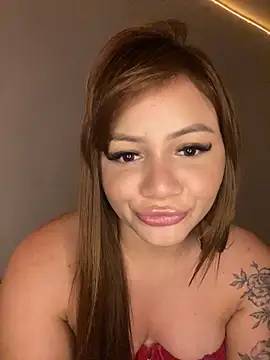 Snapshot of Isisbennett chatting on April 16, 2026, 9:39 pm Isisbennett online show from April 16, 2026, 9:39 pm