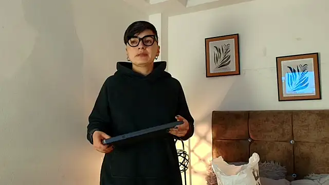 kat paradise online show from April 15, 2026, 12:10 pm