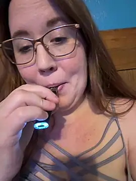 honeybee2033 online show from January 11, 2026, 5:03 am