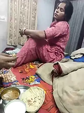 Snapshot of hornycouple20000 chatting on February 15, 2026, 7:35 pm hornycouple20000 online show from February 15, 2026, 7:35 pm