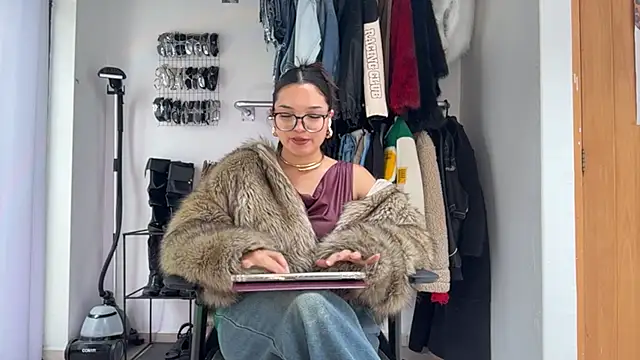 Snapshot of LubaLadeau chatting on January 13, 2026, 2:21 pm LubaLadeau online show from January 13, 2026, 2:21 pm