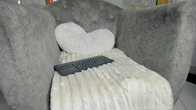 Snapshot of ElaRabbit chatting on July 21, 2026, 7:59 pm ElaRabbit online show from July 21, 2026, 7:59 pm