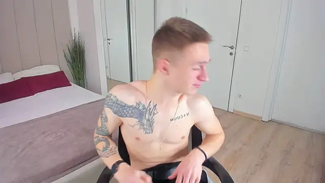 Snapshot of LEO__MILLER chatting on January 5, 2026, 7:06 pm LEO MILLER online show from January 5, 2026, 7:06 pm