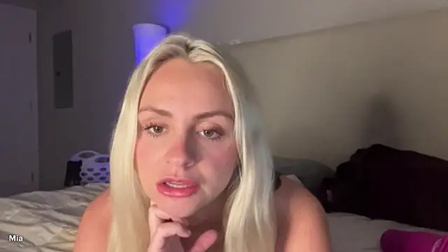 Snapshot of babymiaaaa chatting on February 20, 2026, 1:24 am babymiaaaa online show from February 20, 2026, 1:24 am