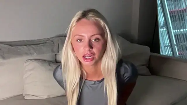 babymiaaaa online show from January 13, 2026, 9:52 pm