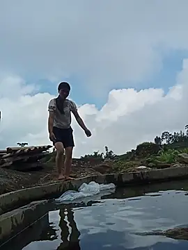 Hiniyk2 online show from May 19, 2026, 3:02 am