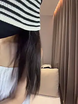 ZJbaby online show from June 1, 2026, 1:55 pm