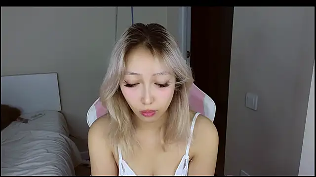 jasmilee online show from April 1, 2026, 7:11 pm