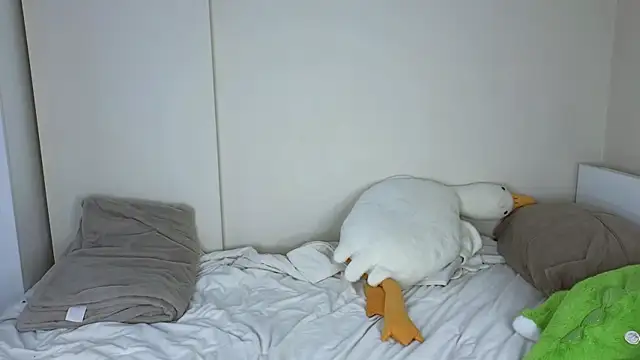 jasmilee online show from February 12, 2026, 6:18 pm