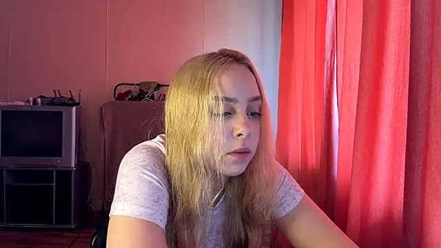ZoraDearmon online show from August 3, 2026, 8:22 am
