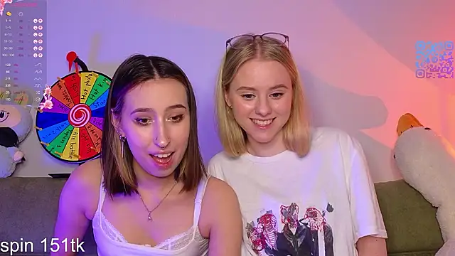 Snapshot of Mimipaws chatting on February 18, 2026, 7:43 pm Mimipaws online show from February 18, 2026, 7:43 pm