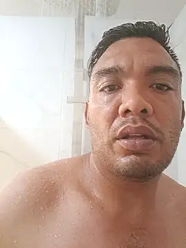 latinomoreno95 online show from May 16, 2026, 8:52 pm