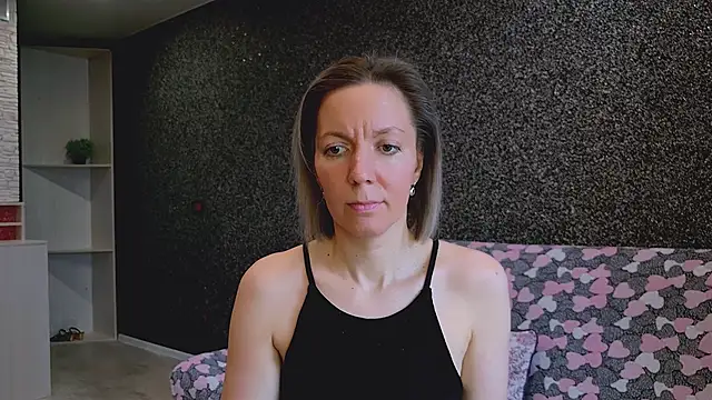 Amanda Luxe online show from March 27, 2026, 3:04 am