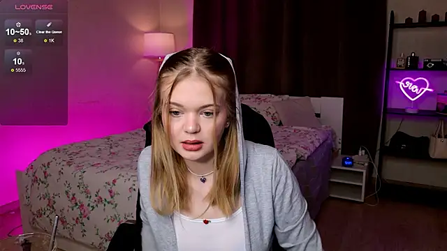 Snapshot of Elioraa chatting on January 13, 2026, 2:43 pm Elioraa online show from January 13, 2026, 2:43 pm