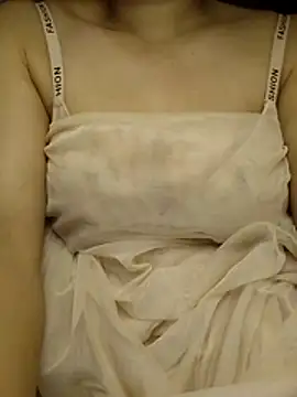 Merrylinh online show from April 13, 2026, 9:41 pm