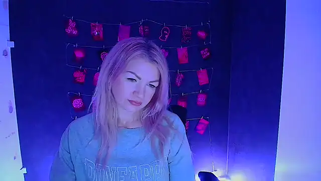 Snapshot of Madonna_Fire chatting on January 15, 2026, 12:41 pm Madonna Fire online show from January 15, 2026, 12:41 pm