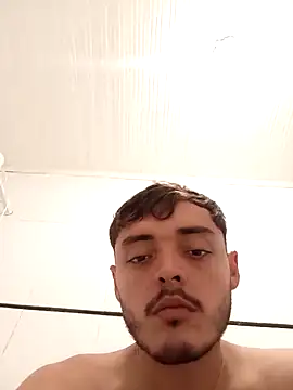 Juninho18c online show from April 20, 2026, 5:03 pm