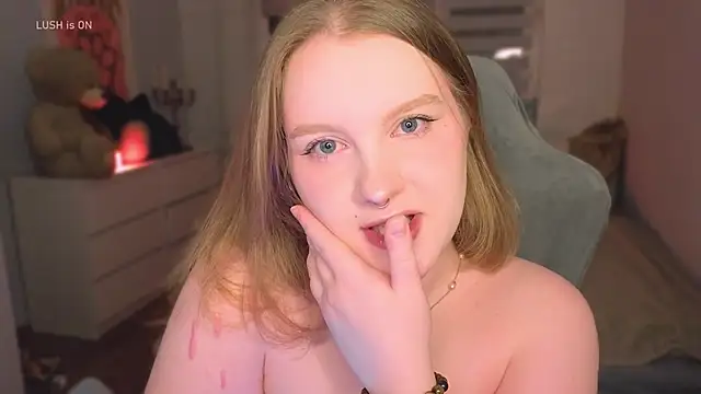 Snapshot of Ol1via chatting on January 11, 2026, 12:17 am Ol1via online show from January 11, 2026, 12:17 am