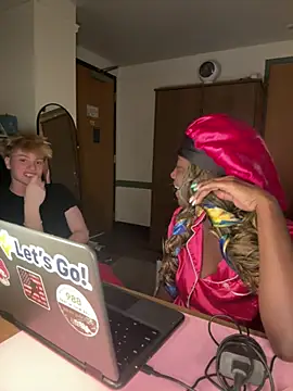 CookiesNcreaming online show from March 25, 2026, 2:33 am