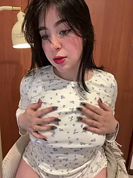 evelynrosess1 online show from June 25, 2026, 11:21 pm