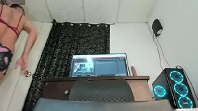 nickytabitch online show from April 15, 2026, 8:20 am