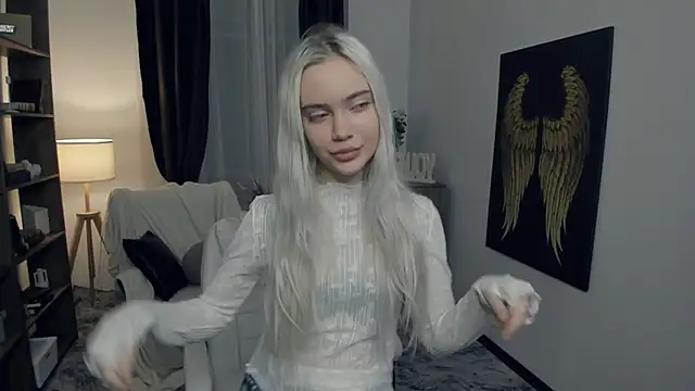 KristalCrowner online show from February 7, 2026, 7:33 pm