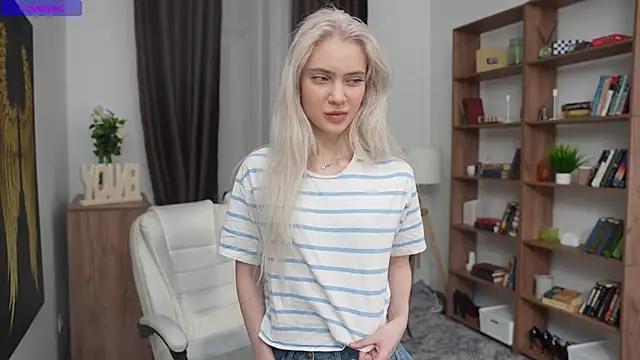 KristalCrowner online show from April 4, 2026, 7:31 pm