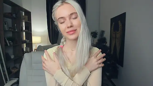 KristalCrowner online show from January 16, 2026, 7:29 pm