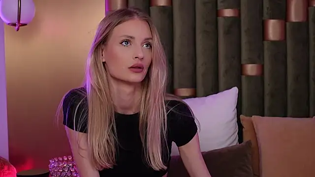 Snapshot of AmeliaAngel chatting on November 23, 2025, 6:23 am AmeliaAngel online show from November 23, 2025, 6:23 am