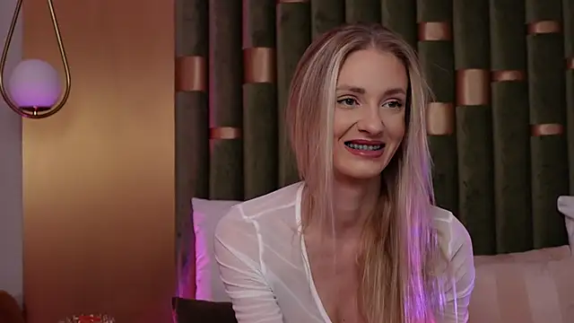 Snapshot of AmeliaAngel chatting on February 5, 2025, 6:56 am AmeliaAngel online show from February 5, 2025, 6:56 am