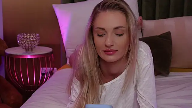 Snapshot of AmeliaAngel chatting on February 21, 2025, 10:39 am AmeliaAngel online show from February 21, 2025, 10:39 am