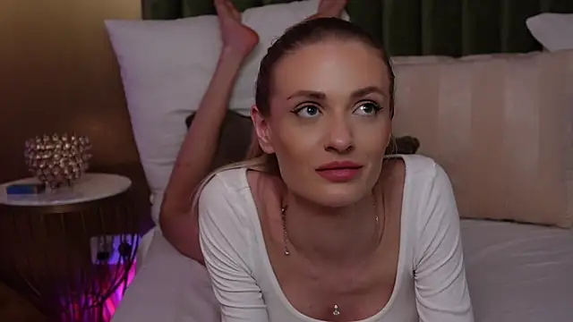 Snapshot of AmeliaAngel chatting on March 5, 2025, 12:33 pm AmeliaAngel online show from March 5, 2025, 12:33 pm